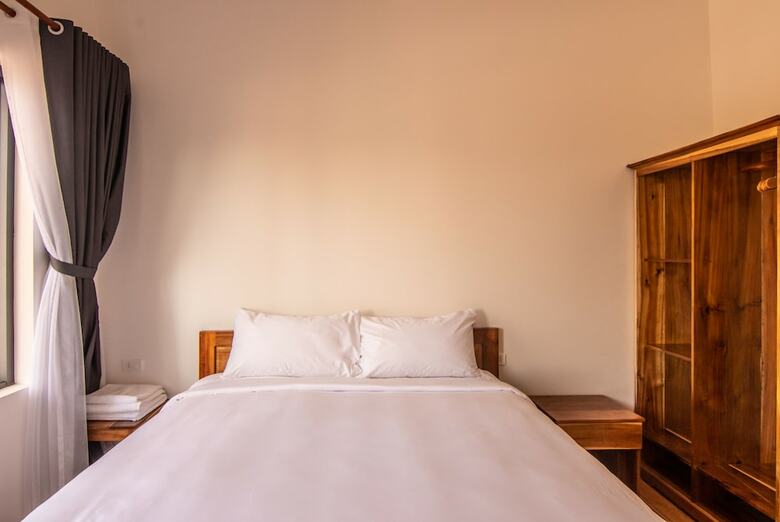Hotel Aurora House