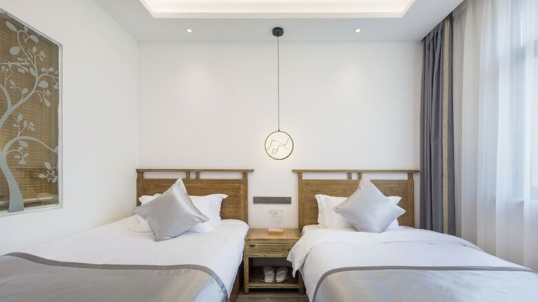 Floral Hotel  Red Forest Yuyao