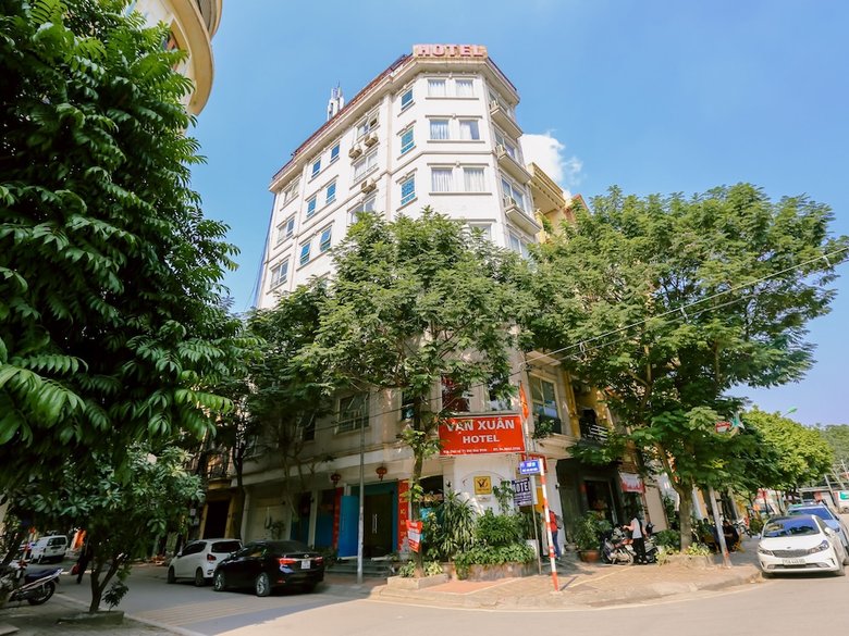 Oyo 575 Van Xuan Hotel