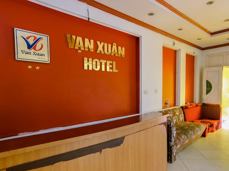 Oyo 575 Van Xuan Hotel