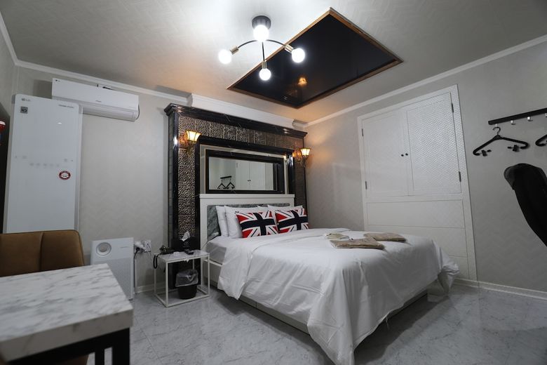 Gunsan Jnk Classic Hotel - Black