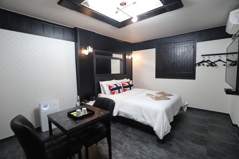 Gunsan Jnk Classic Hotel - Black