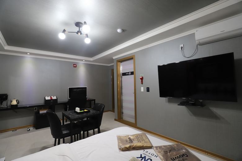 Gunsan Jnk Classic Hotel - Black