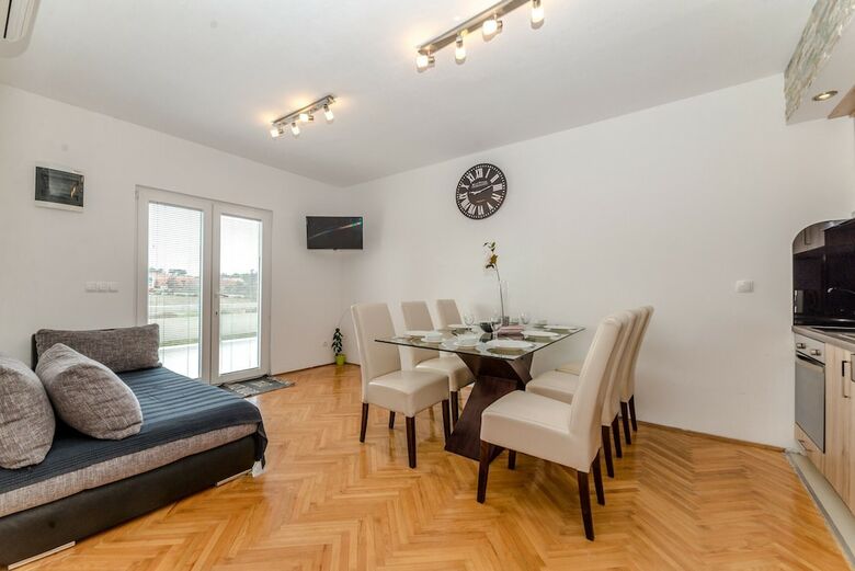 Apartment Radovic Nives