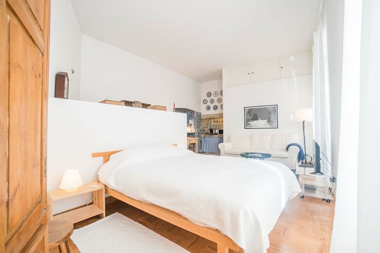 Traditional Studio Apartment