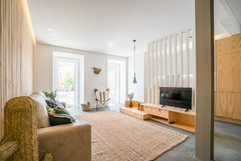 Wood Wall & Garden Apartment