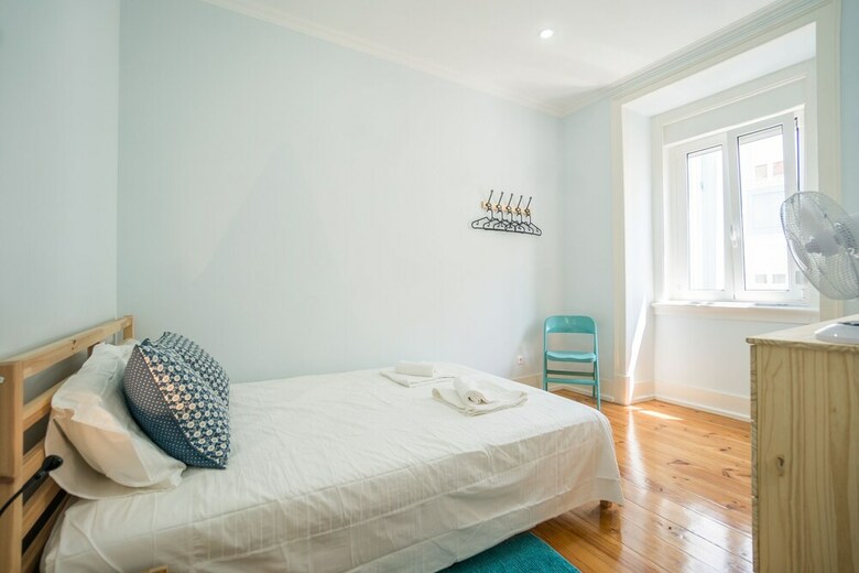 Colorful And Bright 3 Apartment