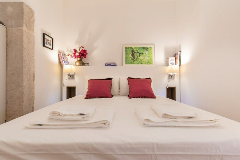 Trendy & Classic 2 Bedroom Apartment