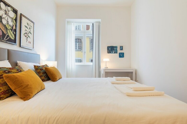 Trendy & Classic 2 Bedroom Apartment