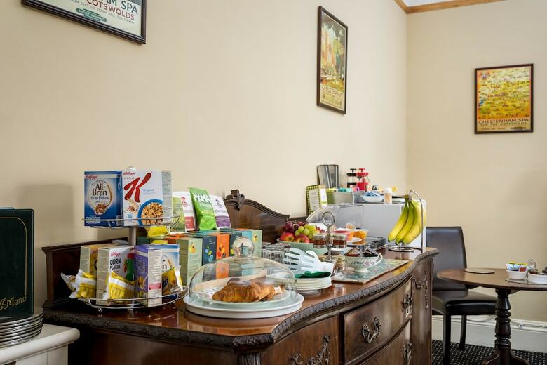 Hotel Crossways Guest House