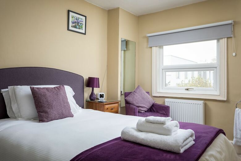 Hotel Crossways Guest House