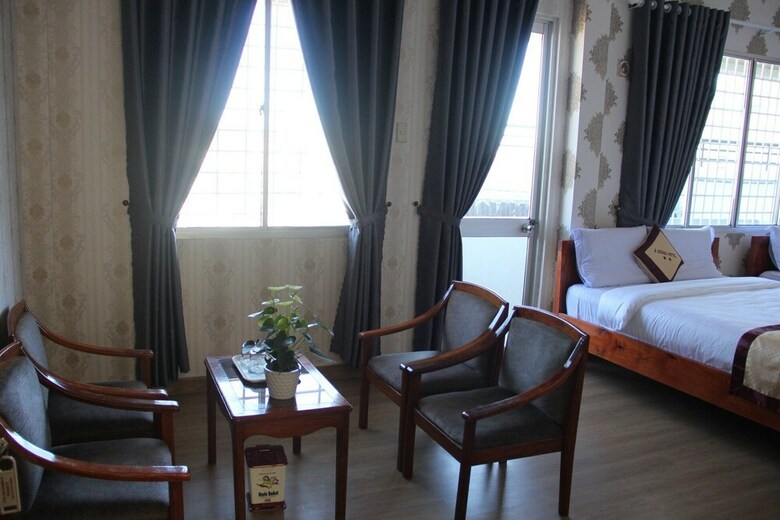 Hotel Khach San A Dong