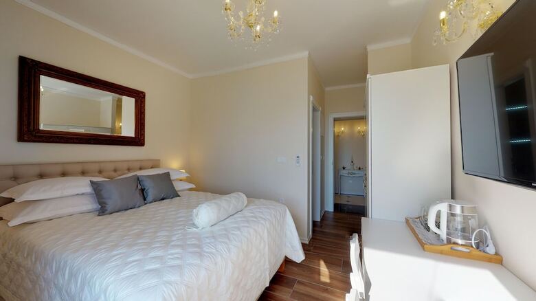 Hotel Chrysanta Apartments