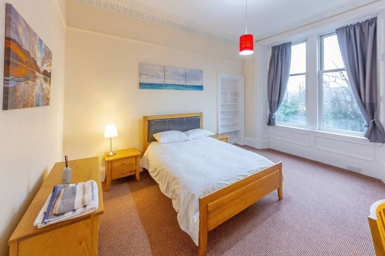 Incredible Victorian 4 Bedroom Apartment