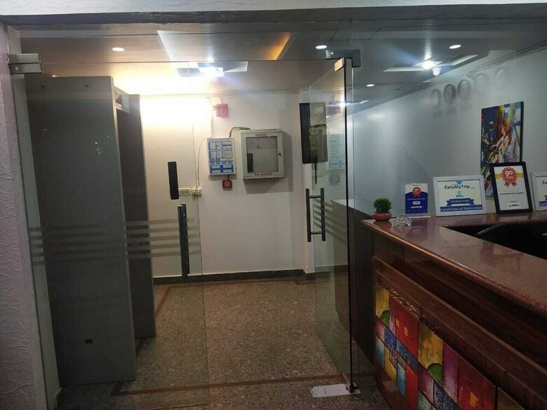 Adb Rooms Hotel Noratan Palace