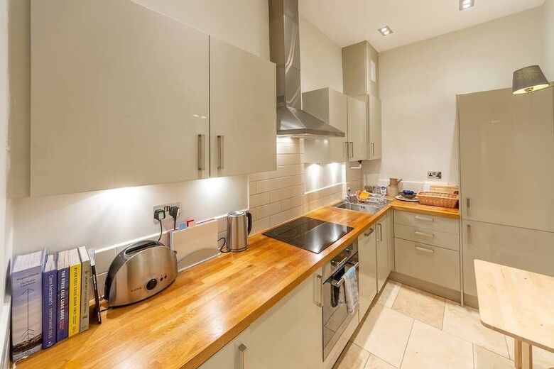 Cosy Modern Stockbridge Apartment