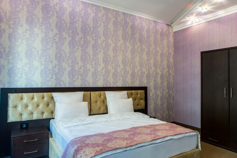 Raymond Hotel