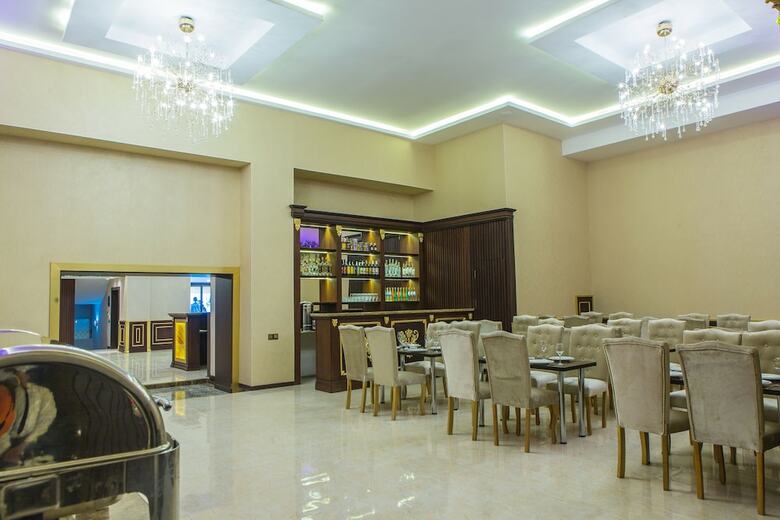 Raymond Hotel