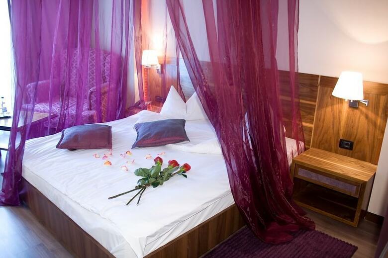 Hotel Phoenicia Express
