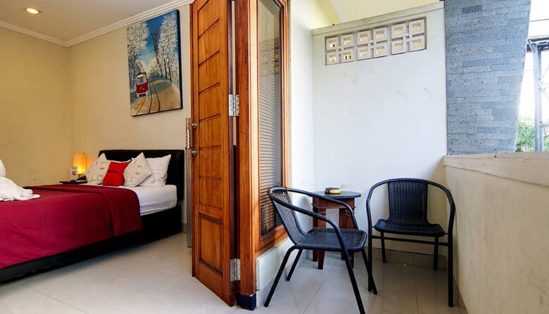 Bed & Breakfast Kuta Paradise 777