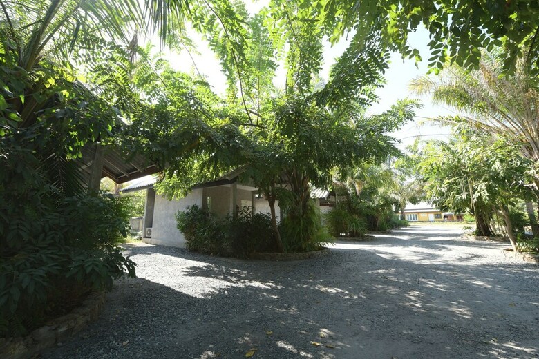Hotel Oyo Waaina Resort