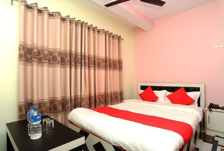 Spot On 701 Hotel Shubharatri
