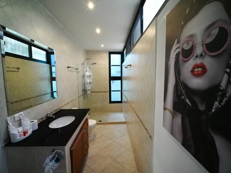 2bdr Majestic Villa - 300 From Beach