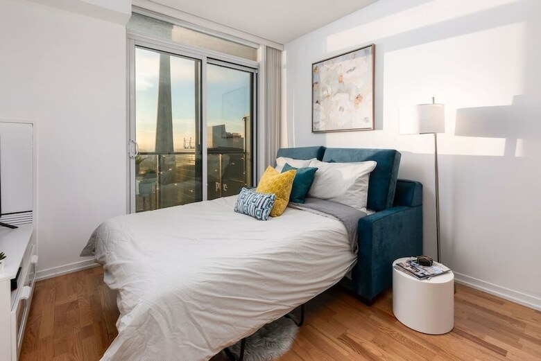 Elegant & Modern 2-bedroom Condo