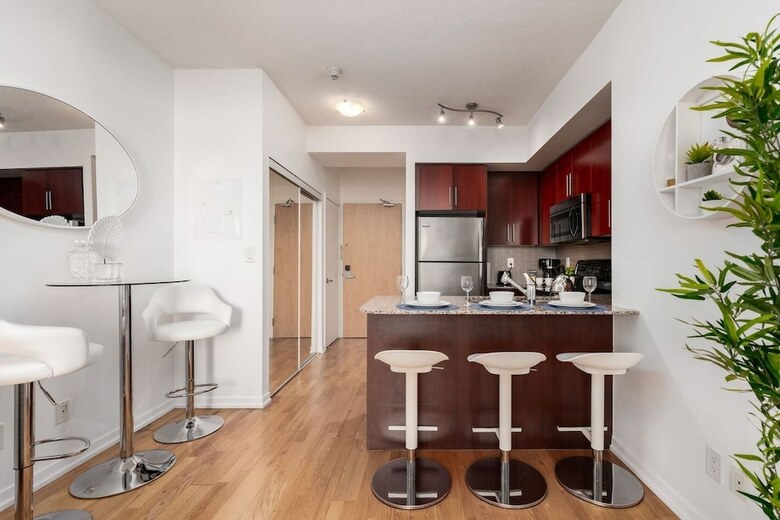 Elegant & Modern 2-bedroom Condo