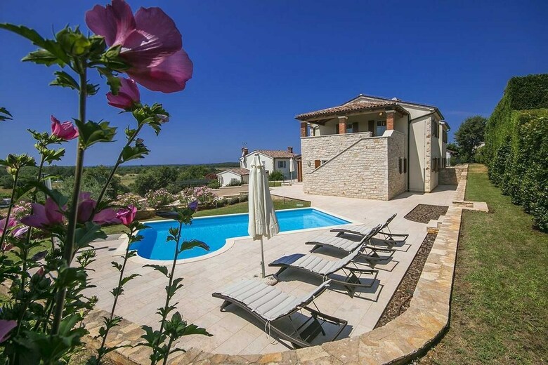 Villa Mayla