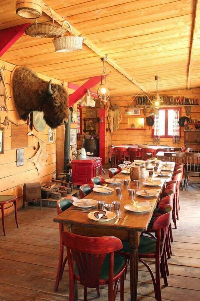 Hotel Le Ranch de Calamity Jane Tipis D'h�tes