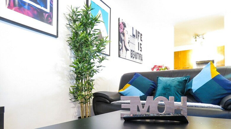 Tudors Esuites Skyline City Apartment
