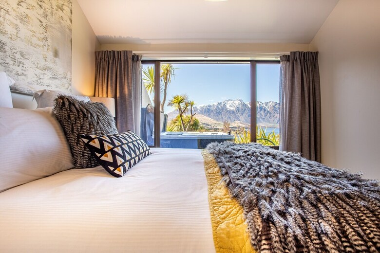 Alpine Gold With Incredible Lake Views Spa