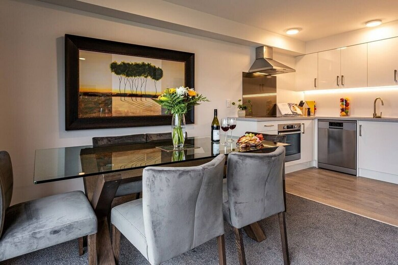 Central City Apartment Free Parking Great Views