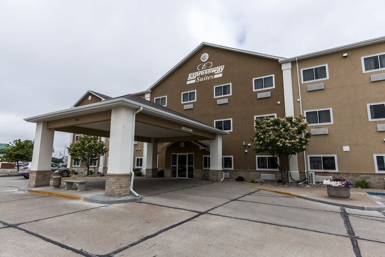 Hotel Expressway Suites Bismarck