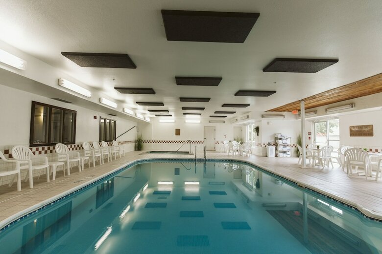Hotel Expressway Suites Bismarck