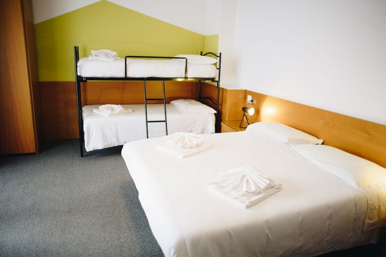Hostal Unih� Hostel