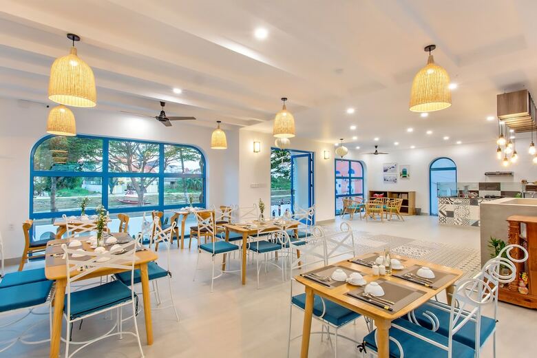 Hotel Santorin Hoian Villa