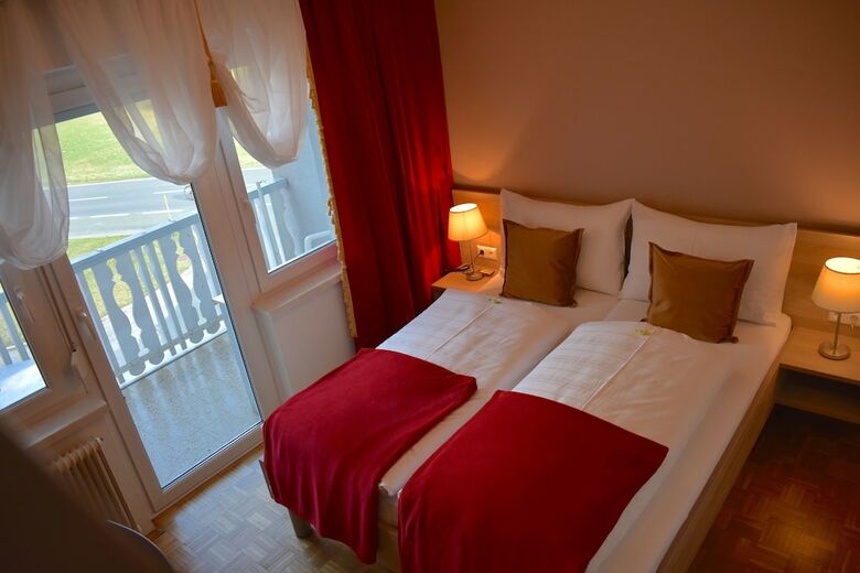 Hotel J�gerhof W�rthersee