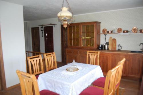 Kraavi Guest Hostel