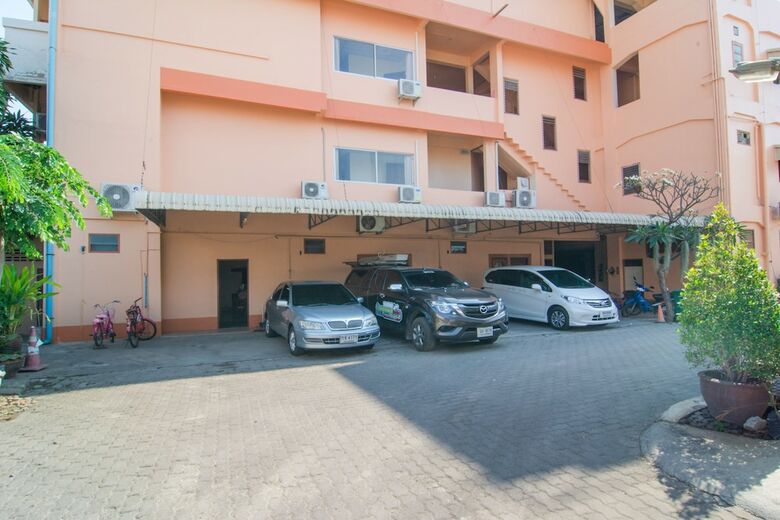 Oyo Phasuk Hotel