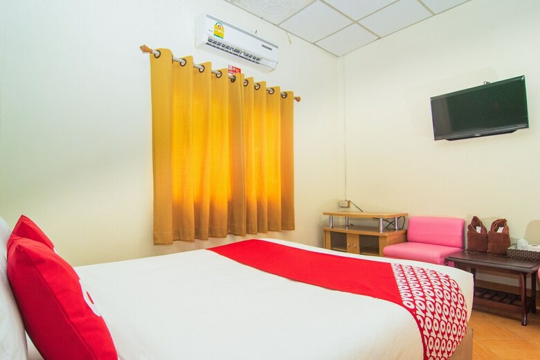 Oyo Phasuk Hotel
