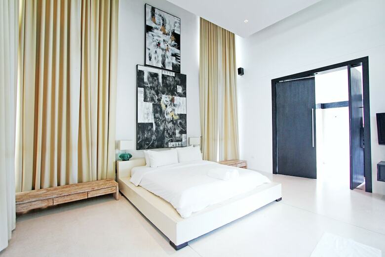Pattaya Luxury Pool Villa
