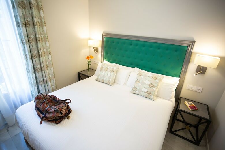 Aparthotel Plazuela Del Carb�n Suites