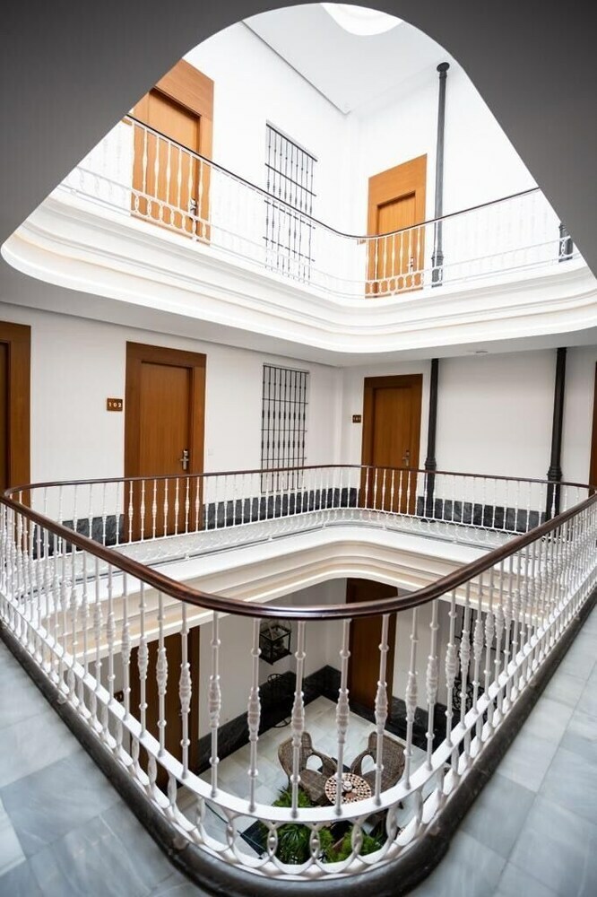 Aparthotel Plazuela Del Carb�n Suites