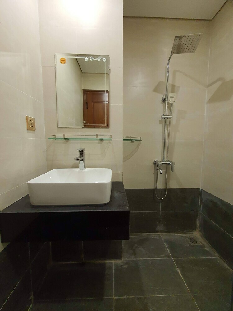 Oyo 747 Quynh Hoa Hotel