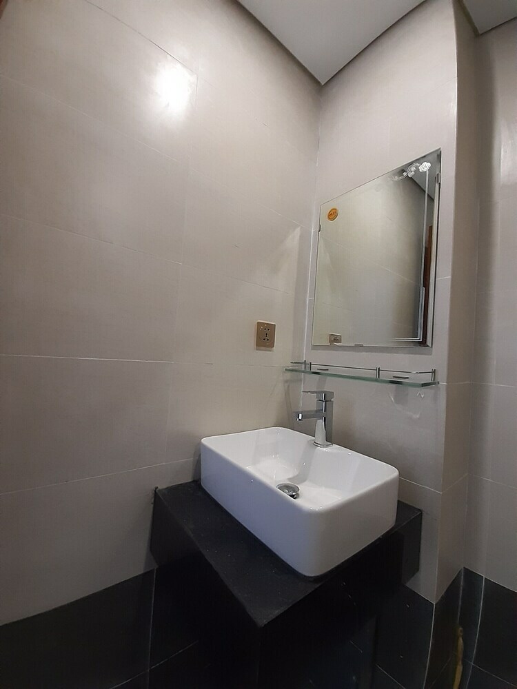 Oyo 747 Quynh Hoa Hotel