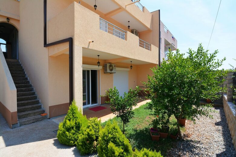 Apartment Dama