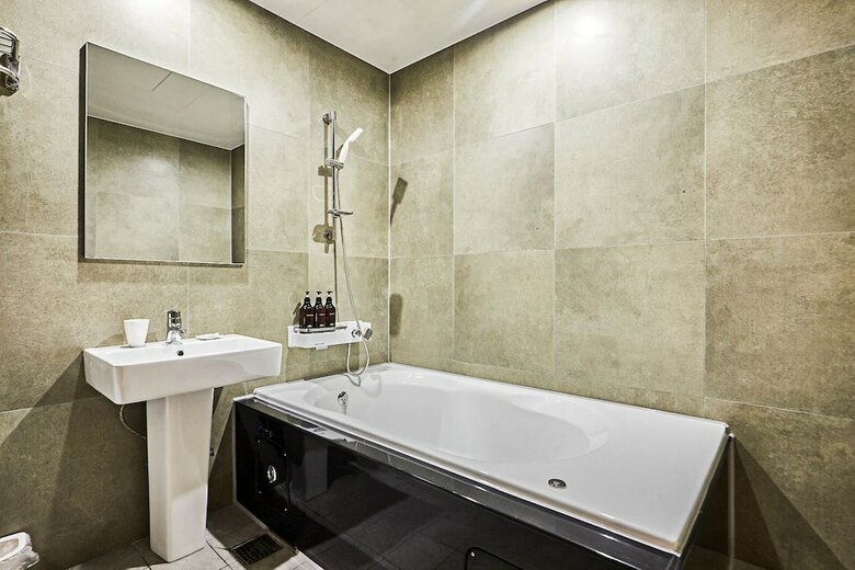 Hotel Stay 25