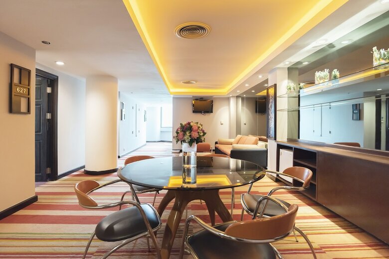 Maroon Infinity Residence By Favstay